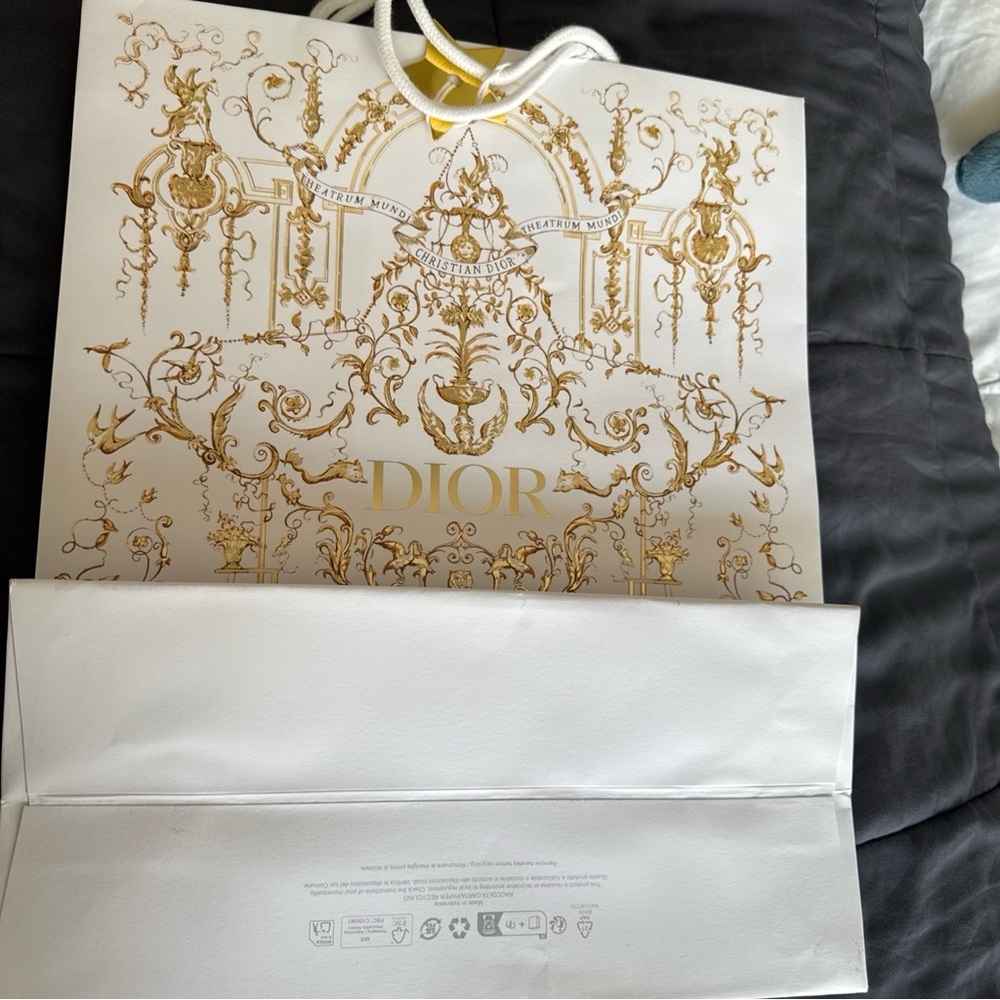 Christian Dior Holiday Gift Bag 14 x 17.25 x 6.5 - Picture 4 of 6